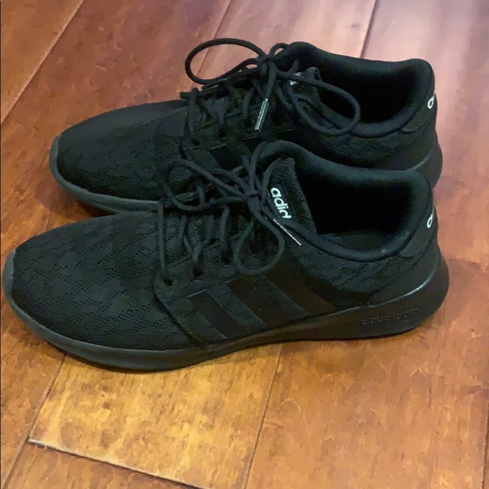 Black adidas tennis shoes